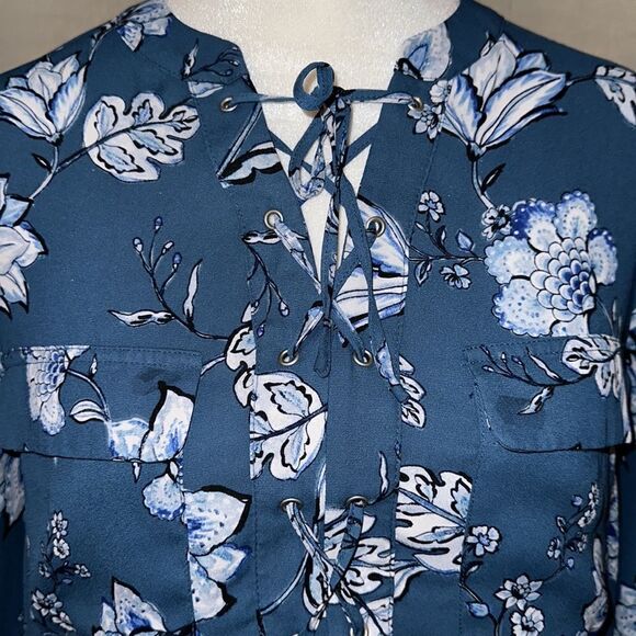 a.n.a. PL Indigo Blue White Black Floral Lace-up Long Sleeve High Low Blouse - Picture 8 of 11